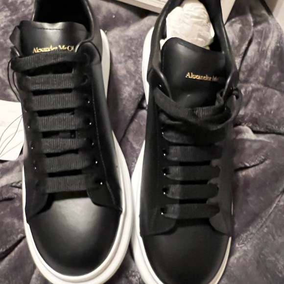100% authentic alexander McQueen sneakers - Picture 3 of 5